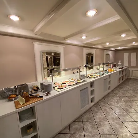 Zum Adler فندق 3*